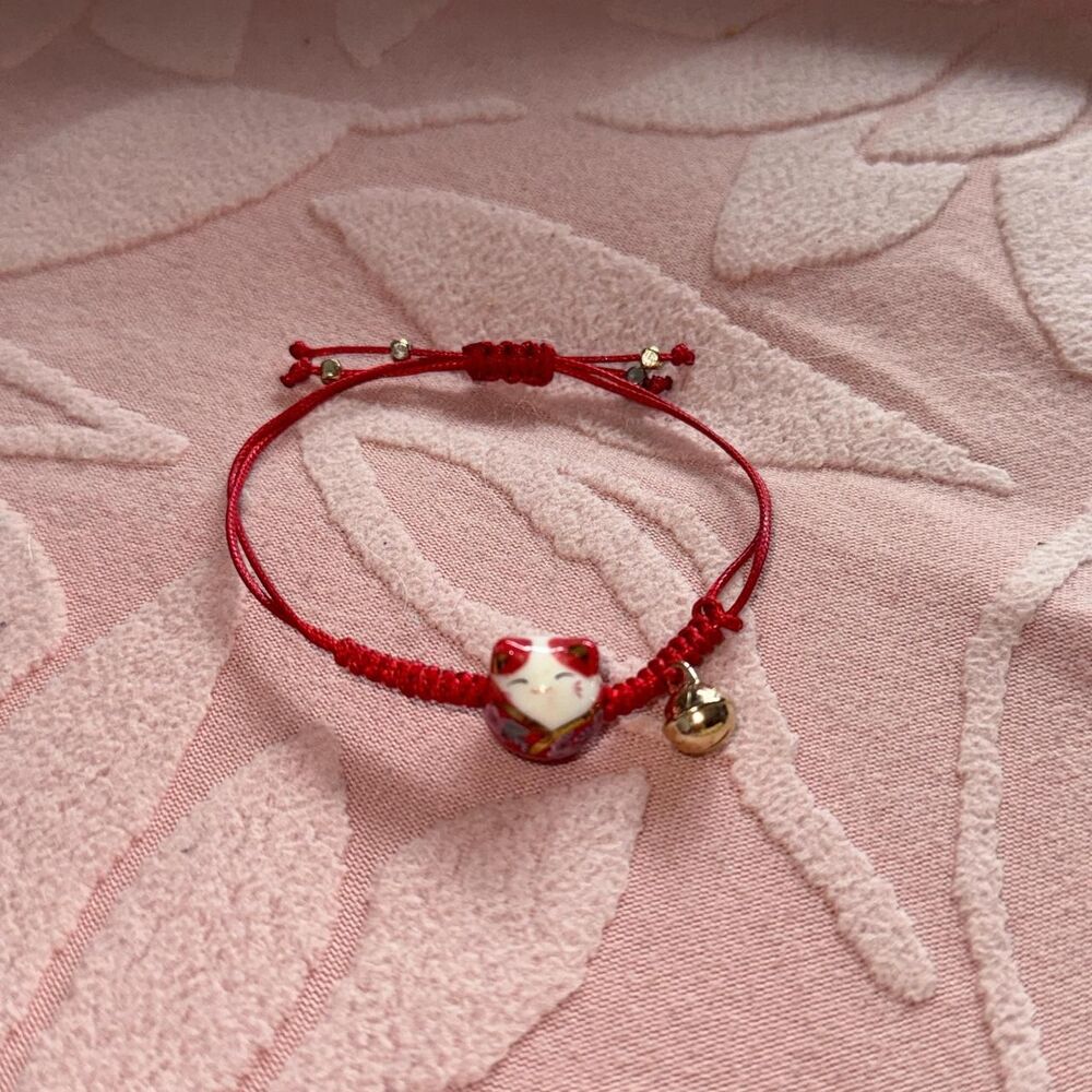 Red Porcelean Lucky Cat Japanese Bracelet - Picture 3 of 4